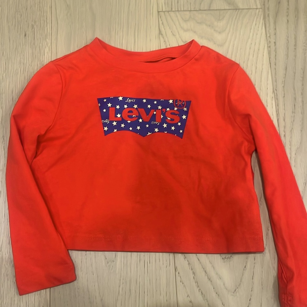 BNWT Long Sleeve T Levi’s Size 2T Girls